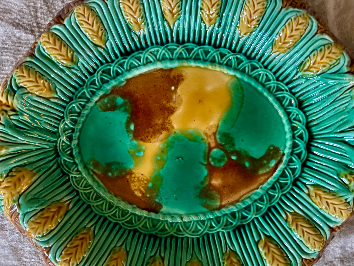 Tortoiseshell Glaze Majolica Wheatsheaf Bread plate