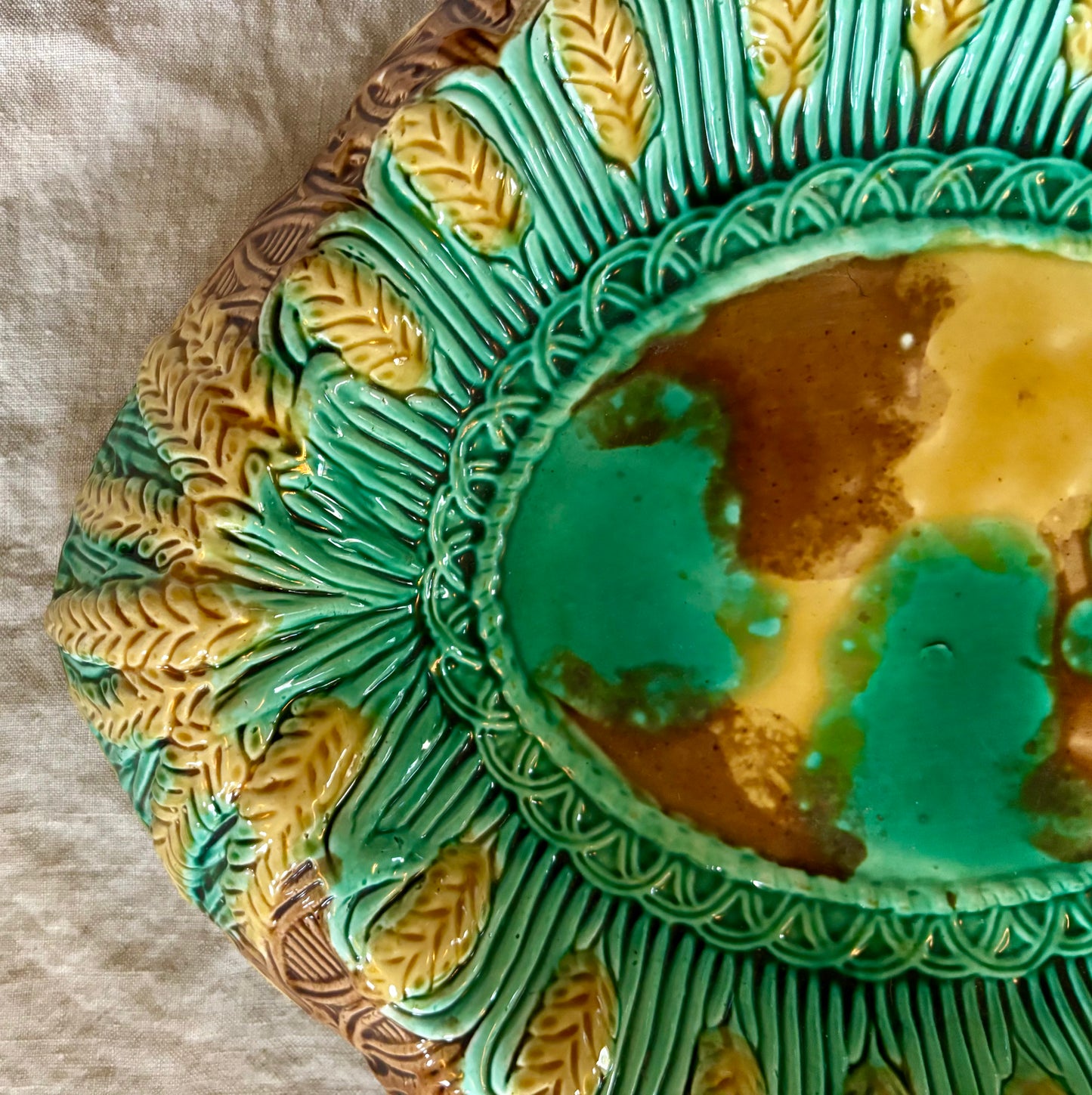 Tortoiseshell Glaze Majolica Wheatsheaf Bread plate