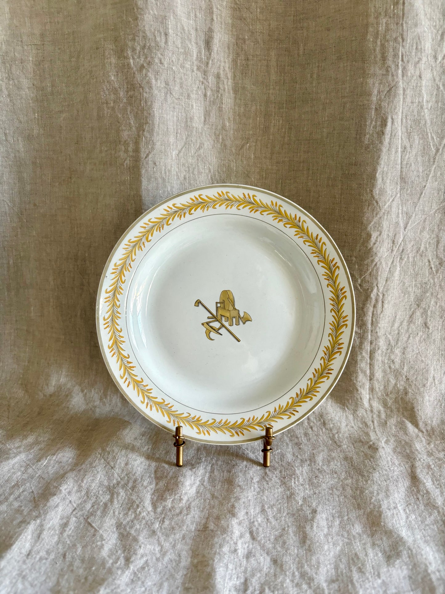 1820 Wedgwood Creamware Agricultural Implements Crest Plate in Yellow