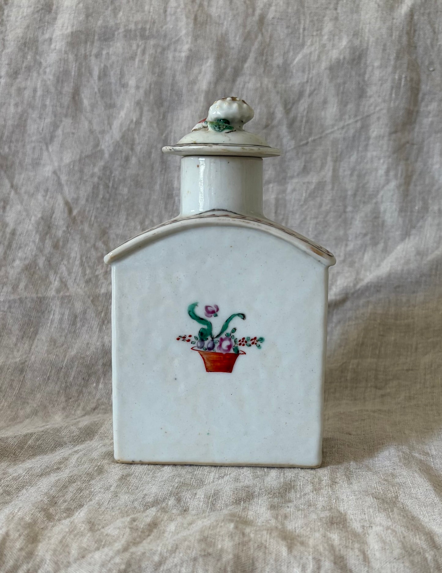 Late 18th or Early 19th Century Chinese Export Tea Caddy With Lid