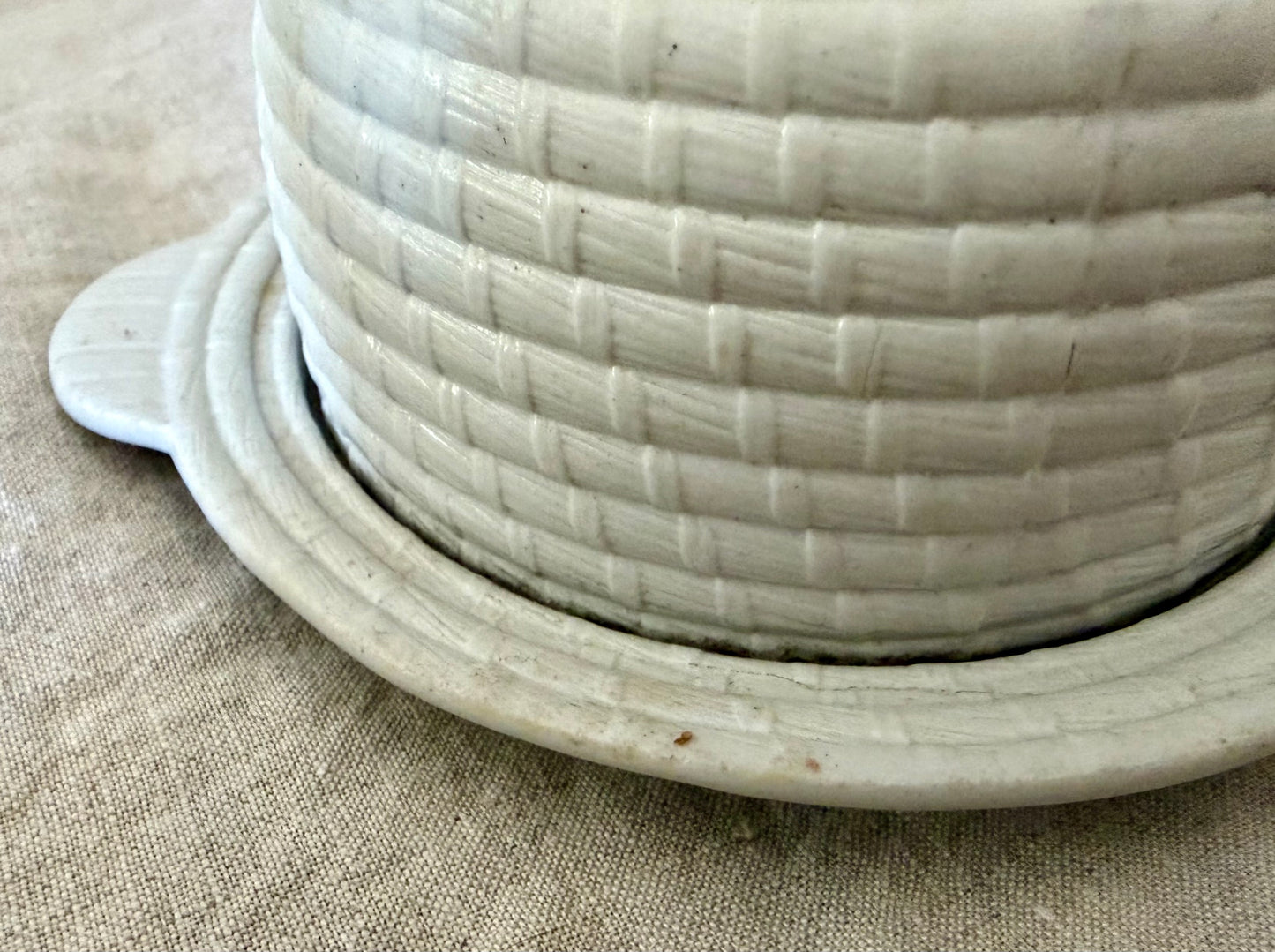18th Century Wedgwood Bee Skep Form Honey Pot