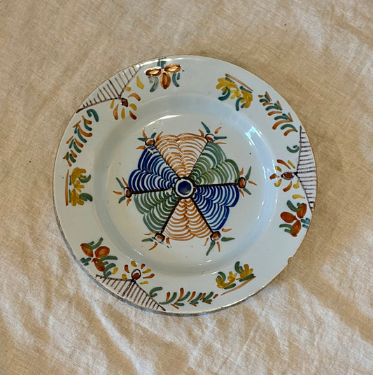 Late 18th Century English Delft Polychrome Plate With Spiderweb Motif