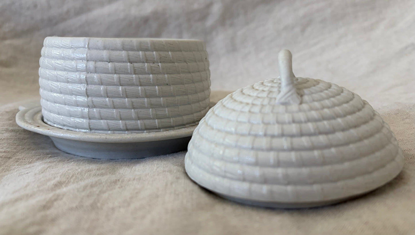 18th Century Wedgwood Bee Skep Form Honey Pot